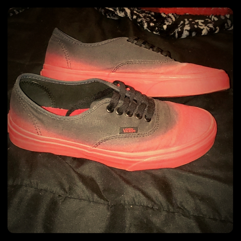 Rare Black/red ombre Vans